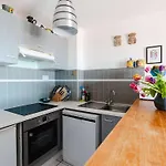 Pavillon Avec 2 Terrasses Et Parking Privé à Saint Pierre La - Fr-1-409-268 Villa *