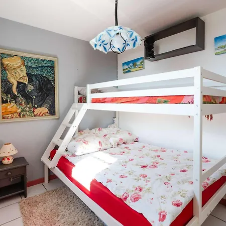 Villa Pavillon Avec 2 Terrasses Et Parking Prive A Saint Pierre La - Fr-1-409-268