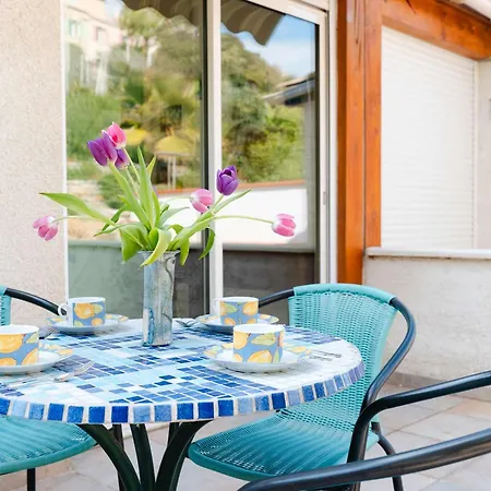 Villa Pavillon Avec 2 Terrasses Et Parking Prive A Saint Pierre La - Fr-1-409-268