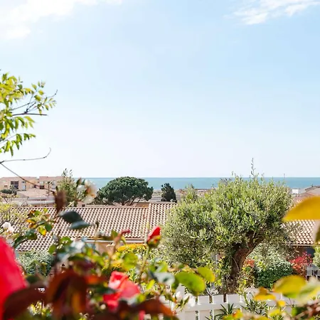 Villa Pavillon Avec 2 Terrasses Et Parking Prive A Saint Pierre La - Fr-1-409-268 *