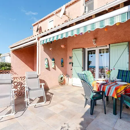 Villa Pavillon Avec 2 Terrasses Et Parking Prive A Saint Pierre La - Fr-1-409-268