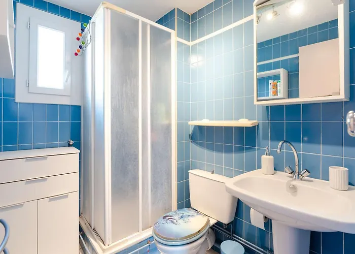 Pavillon Avec 2 Terrasses Et Parking Privé à Saint Pierre La - Fr-1-409-268 Villa *