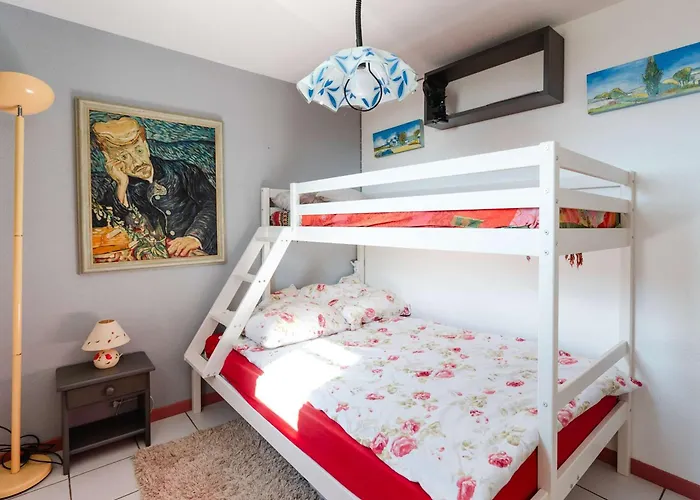 Villa Pavillon Avec 2 Terrasses Et Parking Privé à Saint Pierre La - Fr-1-409-268