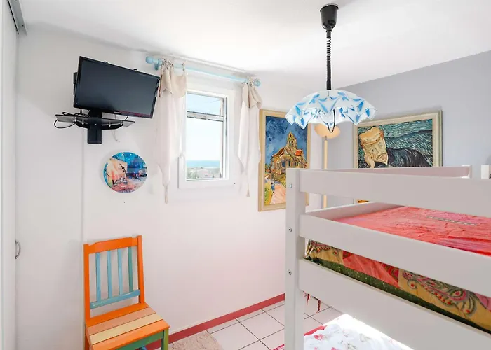Pavillon Avec 2 Terrasses Et Parking Privé à Saint Pierre La - Fr-1-409-268 Villa Fleury (Aude)