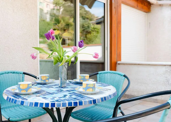 Villa Pavillon Avec 2 Terrasses Et Parking Privé à Saint Pierre La - Fr-1-409-268