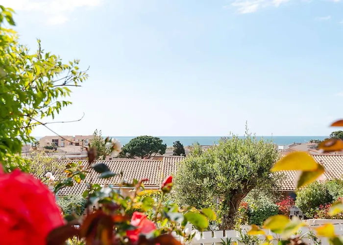 Villa Pavillon Avec 2 Terrasses Et Parking Privé à Saint Pierre La - Fr-1-409-268 *